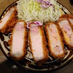 とんかつ 大宝 - TOKYO-Xの特上ロースは綺麗なピンク色の揚げ加減