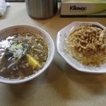 肉チャーハンと半ラーメン