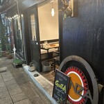 GONZA - テーブル席8席、カウンター席6席のみのこじんまりとしたお店なので完全予約制。