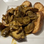 GONZA - フレッシュポルチーニ茸のクリームソテー2600円、こんなに思い切りポルチーニ茸食べたの初めてかも、ソースが絶品でバケットに擦り付けて最後の一滴まで完食。