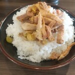 王道家直系 家系ラーメン がく - Xフォロー特典、辛旨細切りチャーシュー