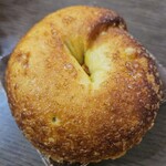 ワイルドマンベーグル - スモーキーチーズベーグル　470円