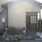 石窯料理・石臼挽きそば 花園 - 外観（看板も暖簾もないパット見は民家ですｗ）