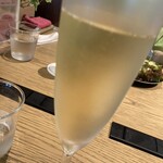 スラッシュカフェアンドバー 川崎 - ボケボケのスパークリングワイン