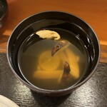赤吉 - 松茸のいりこ出汁の吸い物