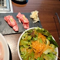 天空焼肉 星遊山 - 肉寿司もついてます。