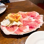 ダ マッサ - 生ハムとイチジク、水牛モッツァレラ