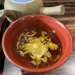 菜食健美 美卯 - 菊花椀。9月9日重陽の節句に因んだ一品。気品のある澄んだ味わい。