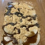 のだや餅舗 - あべかわにきなこ、黒蜜をかけたところ