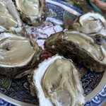 石井丸 - とにかくデカい！岩牡蠣