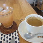 カフェホテルイソラベッラ - グラスはお気に入りのグァバジュース