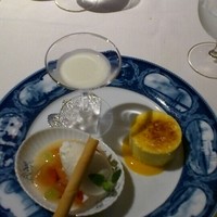 横濱元町 霧笛楼 - ランチコースのデザートプレート。洋食器もオシャレ