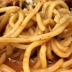 蒙古タンメン中本 - スープに潜らせた麵