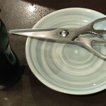 手打ちうどん　 いしづか - 天ぷら小分け用のハサミと皿