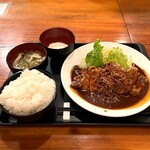 王道居酒屋のりを - トンテキ定食（トンテキ180g、温玉、ご飯大盛り、にゅうめん、）
