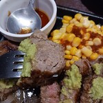 いきなりステーキ - 肉厚なTPバーグの断面