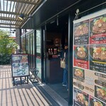 いきなりステーキ - 店舗入り口
