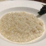 GONZA - リゾットにしてもらった。ちょっと芯が残る硬さのムール貝の出汁を一杯吸ったお米、唸る美味しさ。味変で塩漬けした青海苔と混ぜて、これまた美味。