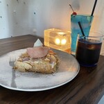 貝殻喫茶室 - 桃のナポレオンパイ＆クリームソーダ＆アイスコーヒー