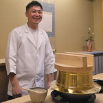 道人 - 白ご飯はいつも美しいお釜で。にえばなからゆっくりと火が通ってゆく絶妙なご飯。