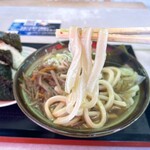 初狩パーキングエリア （上り線）　峠の茶屋 - もちっとした歯ごたえのある
      太麺が楽しめる♡吉田うどん♡