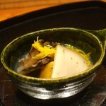 日本料理 幸庵 - 鮑、黒舞茸、栗の鮑の煮汁仕立てアップ