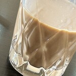 インデアンレストラン  ニューミラ - チャイはスパイシーなミルクティー、だと思う。ホットで好しアイスでヨシ。マンゴーラッシーは飽きるけど、チャイは飽きない^_^