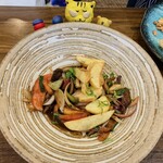 ペルー料理 エルプエルト - ロモ・サルダード　1,400円（税込）　※器が綺麗よね