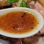 燃えよ麺助 - スープ