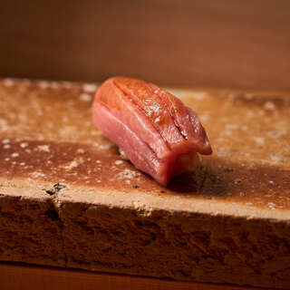 こだわり抜いたネタとシャリ、珠玉の江戸前鮨