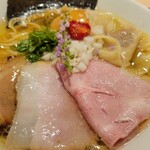 麦と麺助 - 紫蘇の花が良い