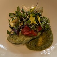 TEIEN Restaurant comodo - 鱸の香草オーブン焼き ズッキーニと大葉のサルサヴェルデ キウイヴィネグレットのアクセント