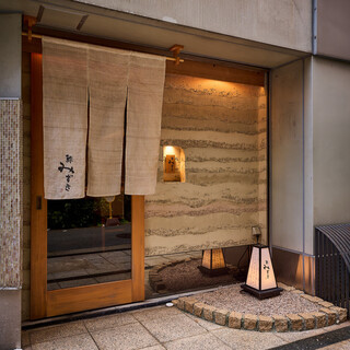 便利な場所ながら落ち着いた雰囲気、まさに“大人の隠れ家”