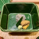 霞町 やまがみ - 造り 淡路の甘手かれい 萩の赤雲丹