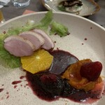 クラブメッド 北海道トマム - 鴨胸肉のスモーク ハチミツとブルーベリーのドレッシング