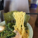 ラーメン 小村 - 丸山製麺の中太麺はデフォでしっかりコシのある茹で上がり