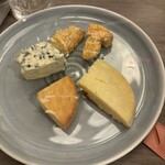 クラブメッド 北海道トマム - ワインのお供に　ゴルゴンゾーラ、スモーク、パルメザン、リバロットチーズ