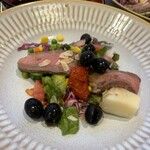 クラブメッド 北海道トマム - オリーブとドライトマトのビーフサラ
      ダ