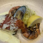 クラブメッド 北海道トマム - アカウオ、エビ、ムール貝のグリルスモークバターエマルジョンを添えて