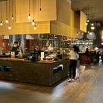 クラブメッド 北海道トマム - メインレストラン「ITARA」のオープンキッチンの「ライブクッキングステーション」