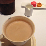 食後のコーヒーと小菓子