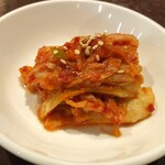 炭火焼肉 久 - 炭火焼肉 久　前菜のキムチ