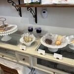 レ・カドゥ・サンセ - この日は台風の影響でクッキーはバラ売りでした。いつもは詰め合わせもあるそうです！