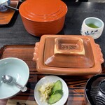 Unagi Izumiya - ご飯はお櫃でくるので、好きなだけよそってくださいね〜