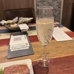 ガンボ＆オイスターバー - ビールやめてスパークリングワインに