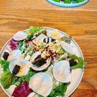 AWkitchen figlia 渋谷スクランブルスクエア - 青森県野辺地かぶと奈良県山口農園の有機野菜のシーザーサラダ　季節野菜と奈良県山口農園の有機野菜のガーデンサラダ