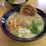 土浦ラーメン - 鶏醤油炙り厚切りチャーシューメン特大（麺2倍）。肉の食べ応えがあった。