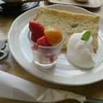 タンジョウ ファーム キッチン - 桜シフォンケーキ