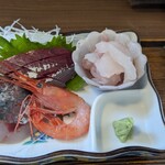 魚津丸食堂 - めっちゃ甘いお刺し身！