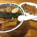 支那そばでんでん - 支那そば(正油)+餃子